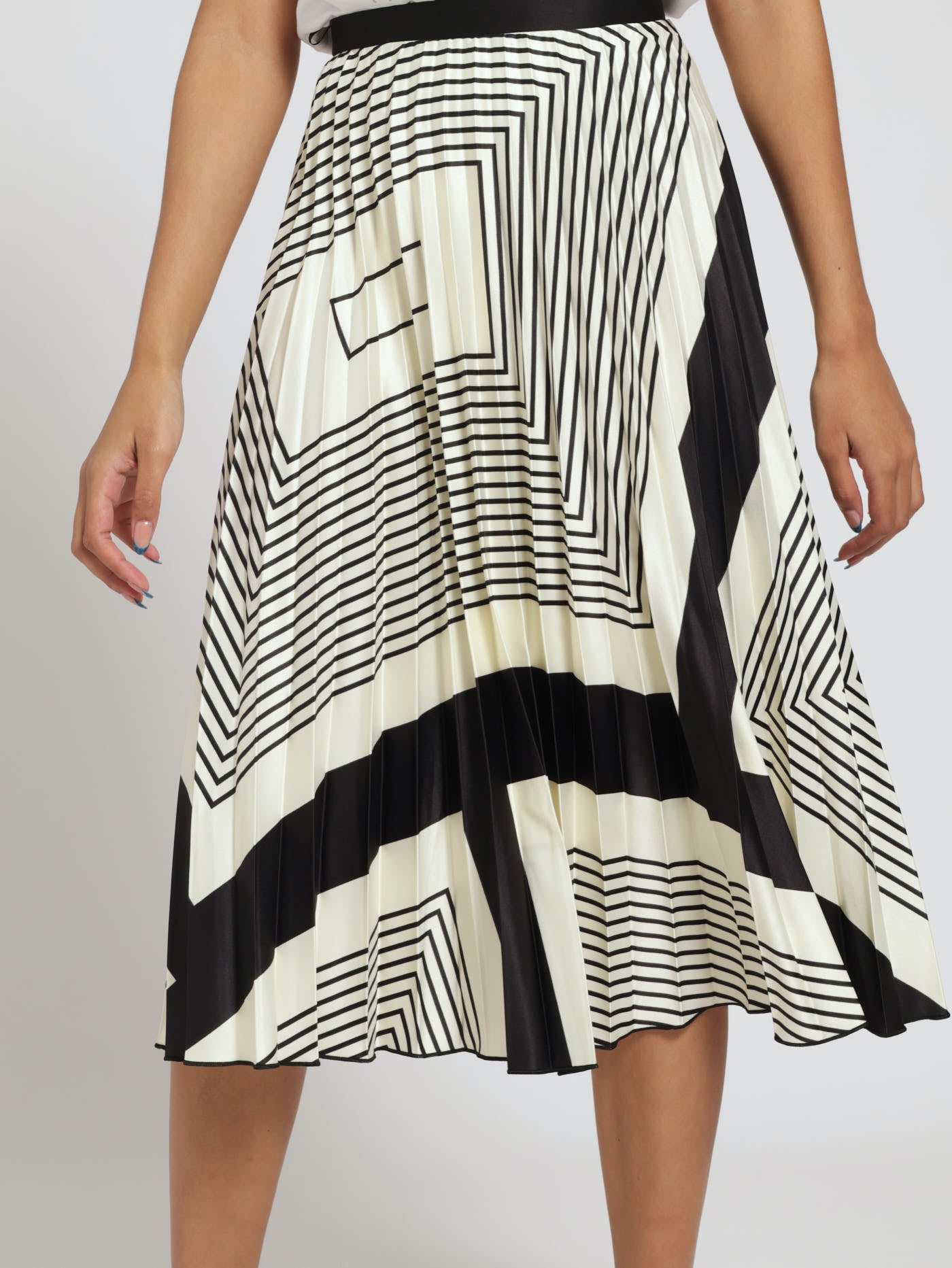 Pleated Skirt - Black/Cream – LEGiT